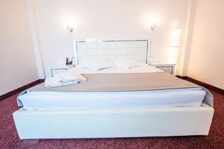 Отель Hotel Imperial Premium Тимишоара Улучшенный номер с кроватью размера «king-size»-8